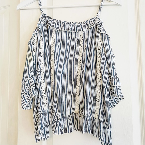 American Eagle blue and white striped chambray off the shoulder top Size Large - Picture 2 of 10